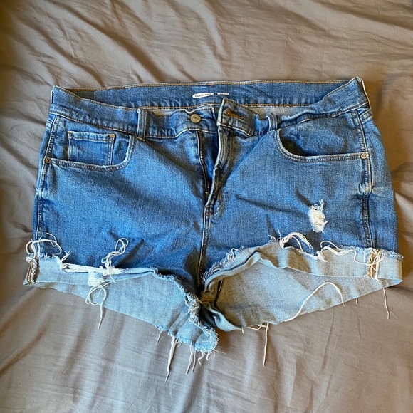 Women’s size 16 distressed denim shorts - Picture 2 of 3
